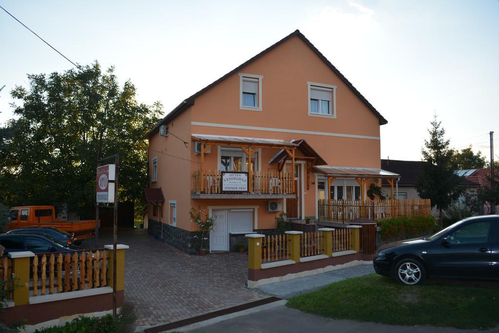 Istvan Vendeghaz Hotel Egerszalók Exterior foto